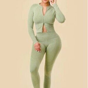 Mineral Wash Double Zipper 2-Piece Activewear Set in Green